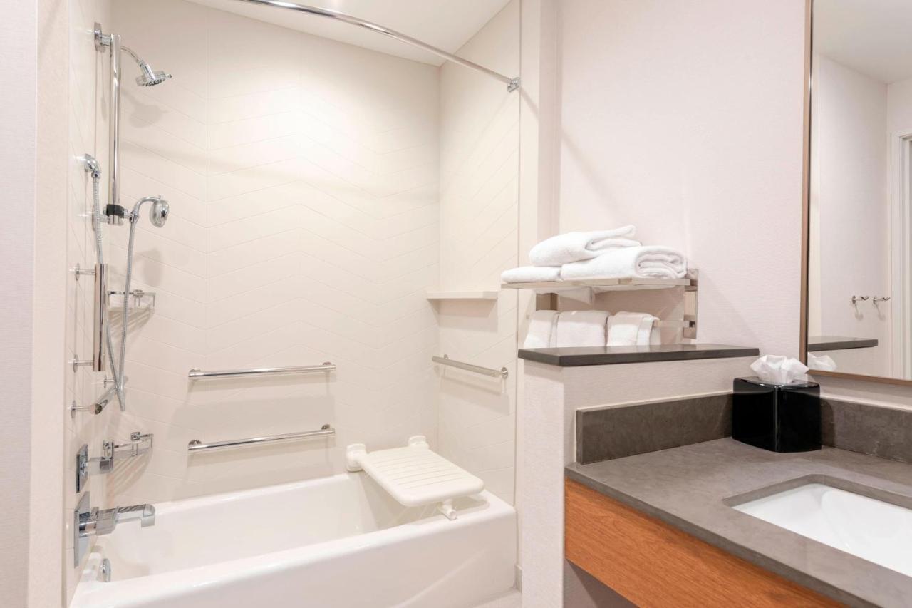 Fairfield Inn & Suites By Marriott Fair Oaks Farms Luaran gambar
