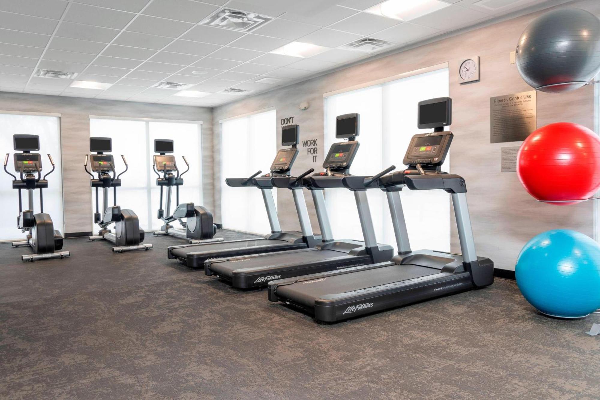 Fairfield Inn & Suites By Marriott Fair Oaks Farms Luaran gambar